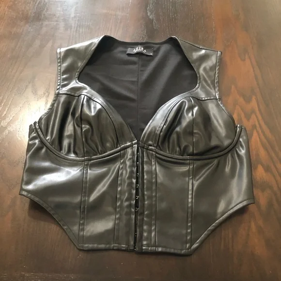 AKIRA Black AYLA Faux Leather Corset Crop Top size Medium moto biker-core goth - Picture 10 of 16